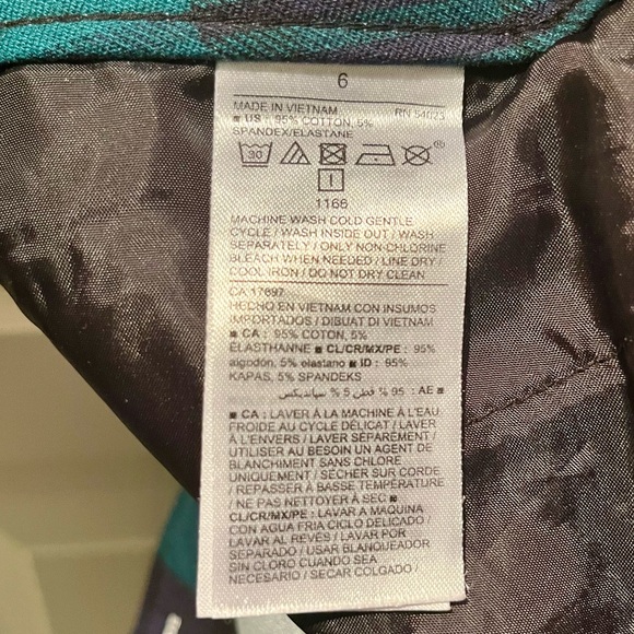 Old Navy Sz 6 Mid-Rise Printed Pixie Ankle
Pants, Black Watch - Picture 7 of 7